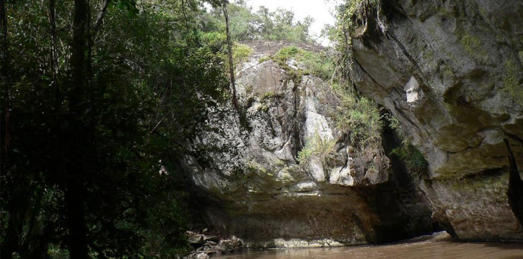 sierra-tours-and-safari-8-days-sambaru-np-mau-mau-caves